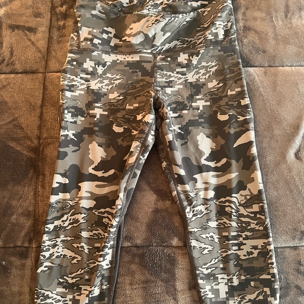 Under Armour Green and Gray Leggings Performance Fit